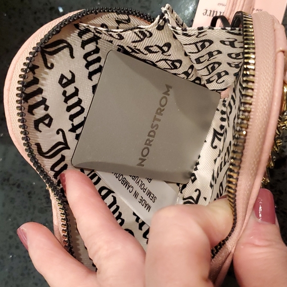 🎉HP🎉Juicy Couture 💘NWT💘 Luxe Links Light Pink Heart Shaped Wristlet!💘💘💘 - Picture 16 of 16